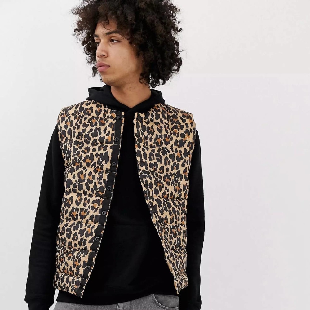 ASOS DESIGN Unisex Reversible Puffer Vest Leopard Print and Tan - Size Small